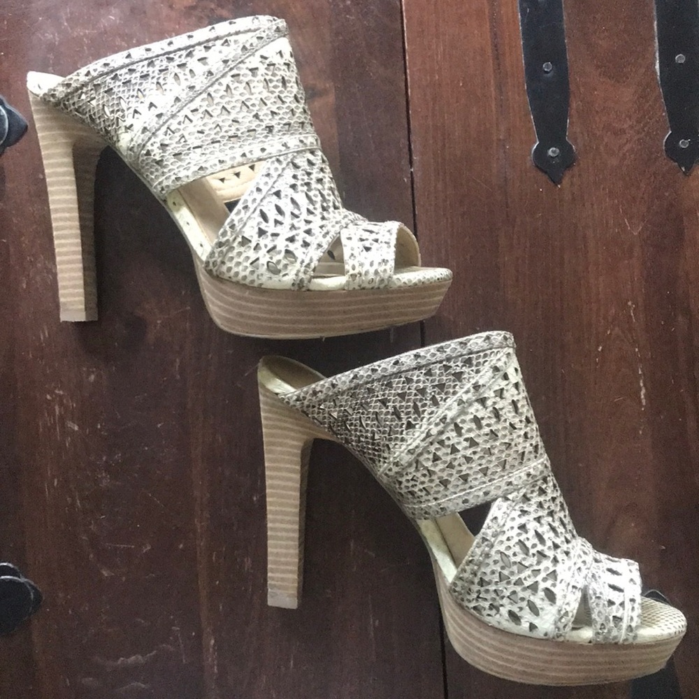 BCBG Maxazria sandal, cream nudes, brown colors.